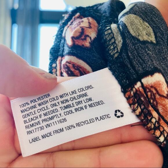 XHILARATION Black Peach Floral Satin Silky Tie Wrap Wide Leg VNeck Jumpsuit XS - Picture 10 of 10